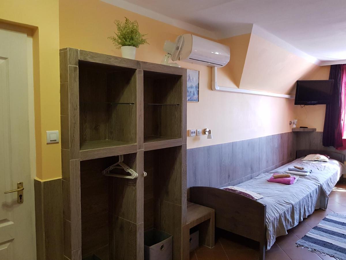 Leganyi Apartmanhaz Eger Extérieur photo