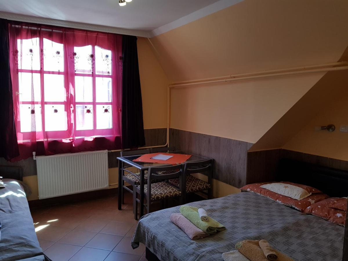 Leganyi Apartmanhaz Eger Extérieur photo