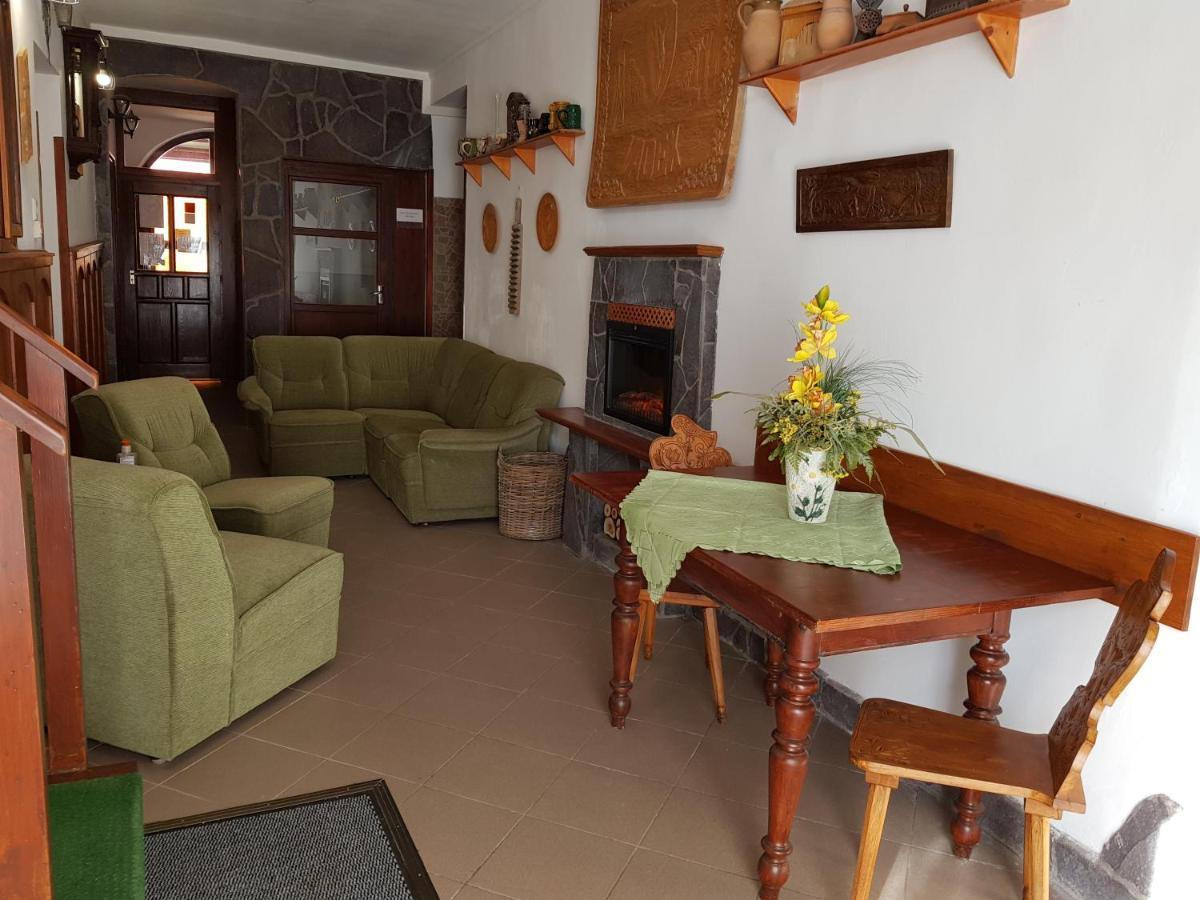 Leganyi Apartmanhaz Eger Extérieur photo