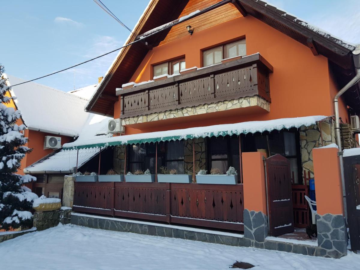 Leganyi Apartmanhaz Eger Extérieur photo