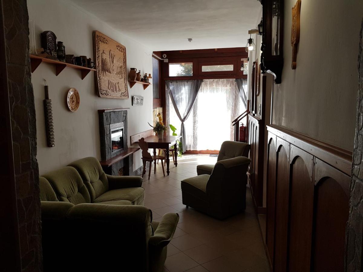 Leganyi Apartmanhaz Eger Extérieur photo