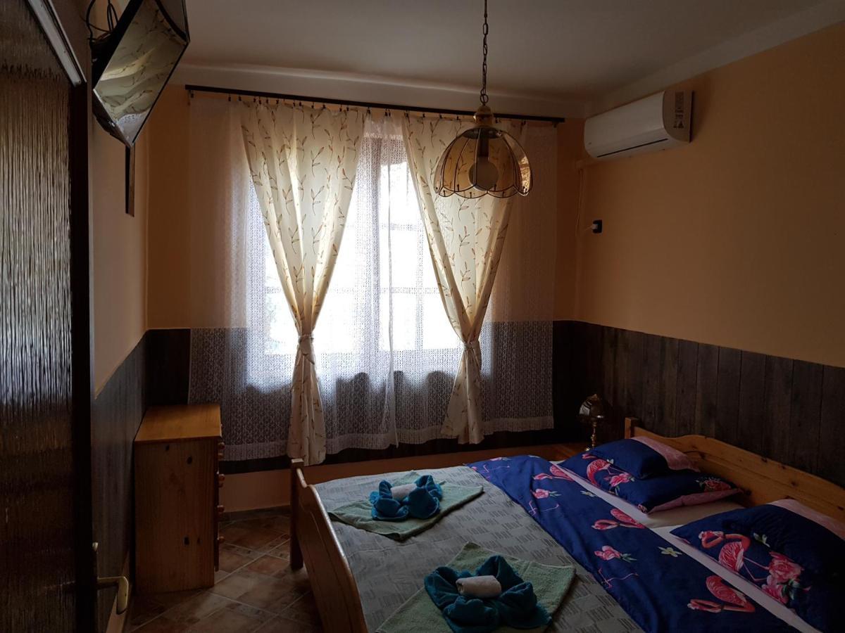 Leganyi Apartmanhaz Eger Extérieur photo