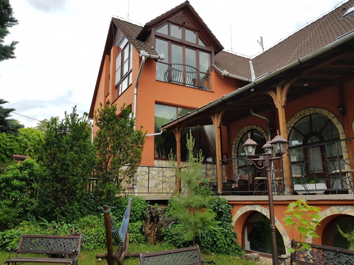 Leganyi Apartmanhaz Eger Extérieur photo