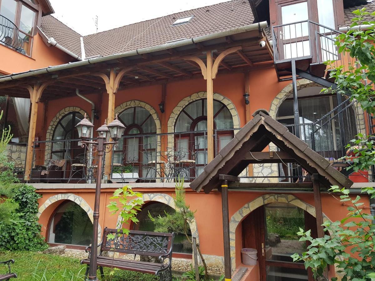 Leganyi Apartmanhaz Eger Extérieur photo